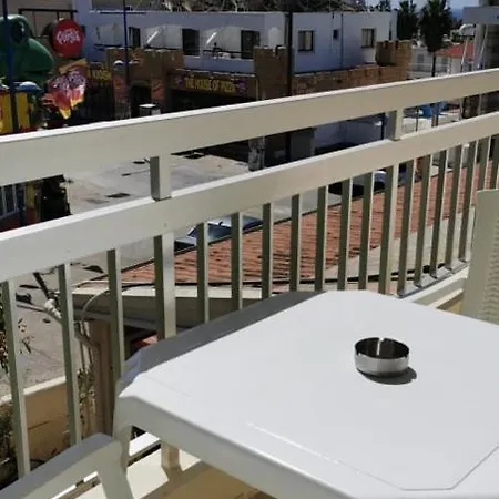 Simos Magic Apts Aparthotel
