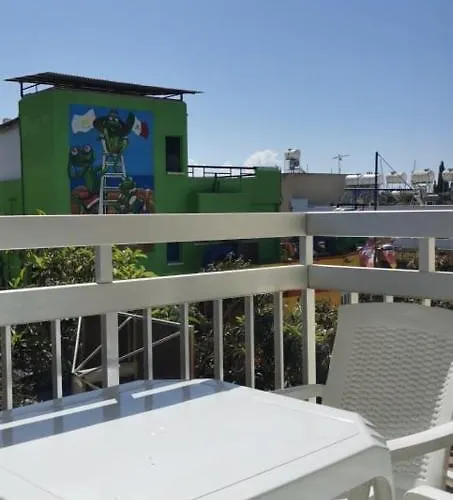 Lägenhetshotell Simos Magic Apts 3*