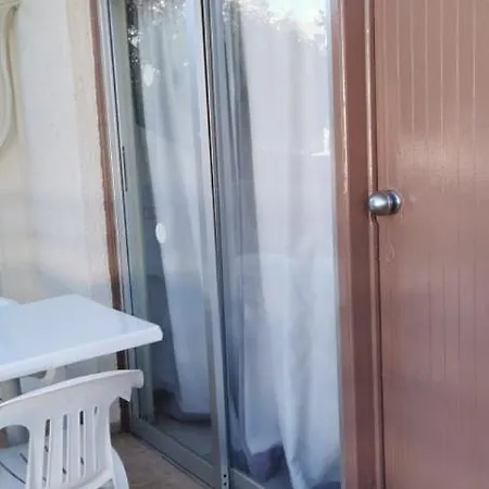 Simos Magic Apts 公寓式酒店 3*
