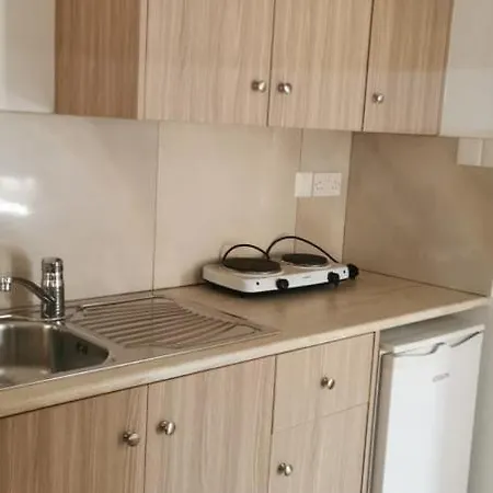 Simos Magic Apts 公寓式酒店 3*